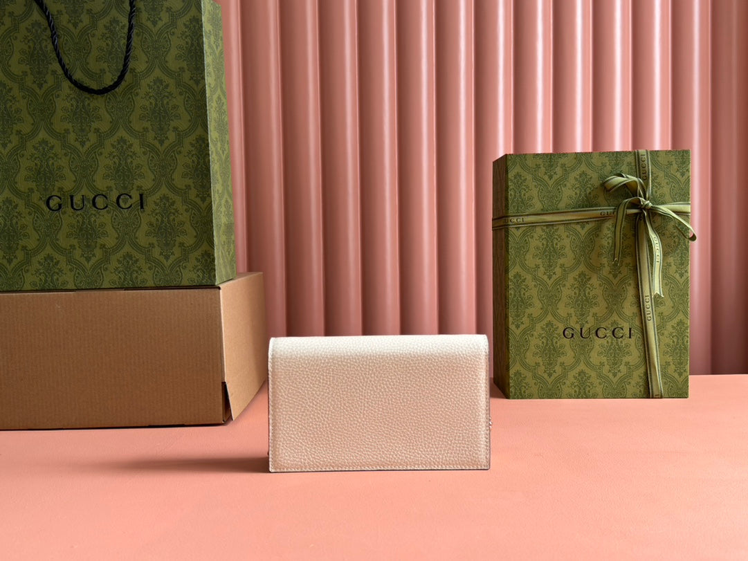 INTERLOCKING WOC 20 IN WHITE GRAINY CALFSKIN GOLD HARDWARE