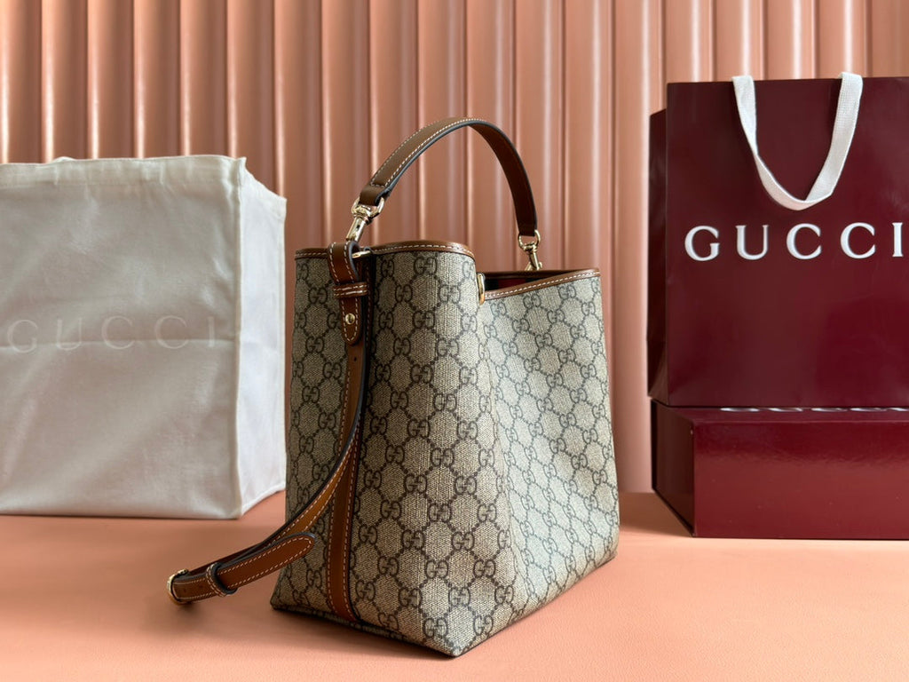 GUCCI EMBLEM BAG 25 IN BEIGE AND BROWN CANVAS