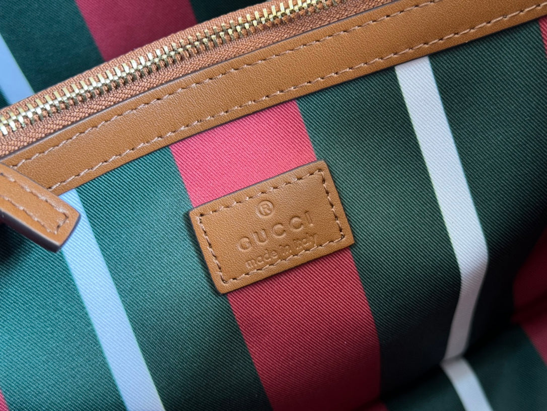 GUCCI EMBLEM BAG 25 IN BEIGE AND BROWN CANVAS