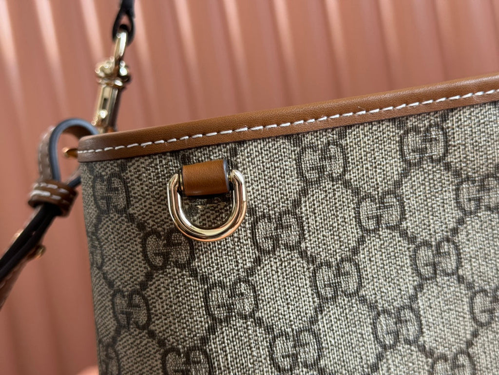 GUCCI EMBLEM BAG 25 IN BEIGE AND BROWN CANVAS