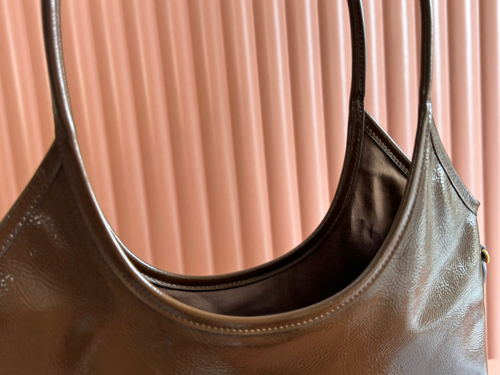 IVY 40 TOTE IN BROWN PATENT CALFSKIN GOLD HARDWARE