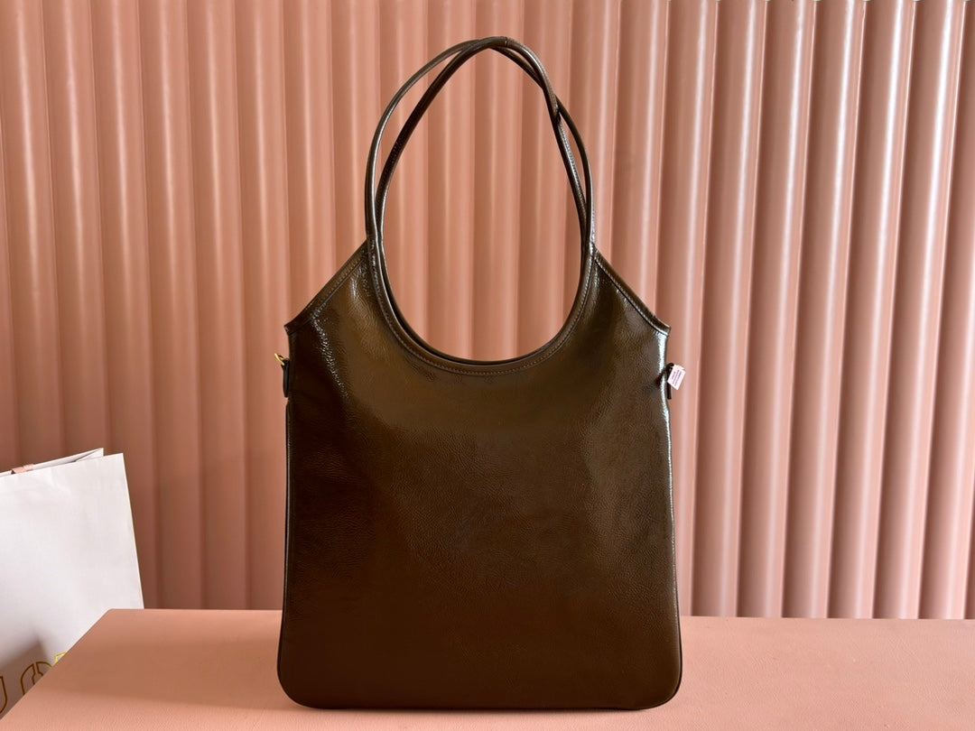 IVY 40 TOTE IN BROWN PATENT CALFSKIN GOLD HARDWARE