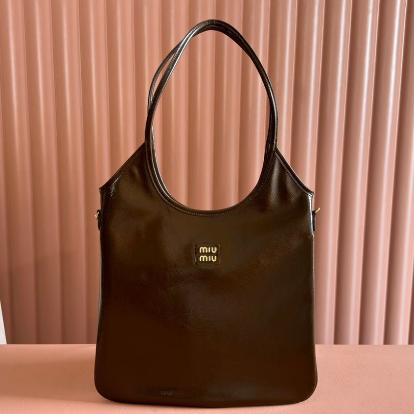 IVY 40 TOTE IN BROWN PATENT CALFSKIN GOLD HARDWARE