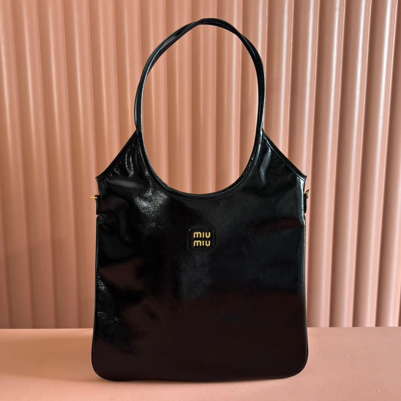 IVY 40 TOTE IN BLACK PATENT CALFSKIN GOLD HARDWARE