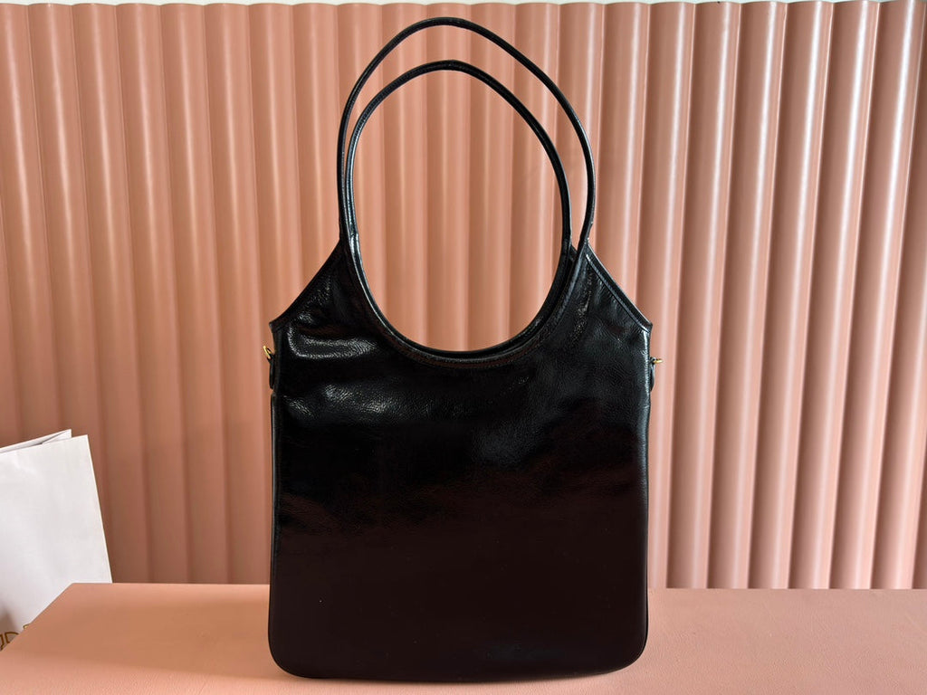 IVY 40 TOTE IN BLACK PATENT CALFSKIN GOLD HARDWARE