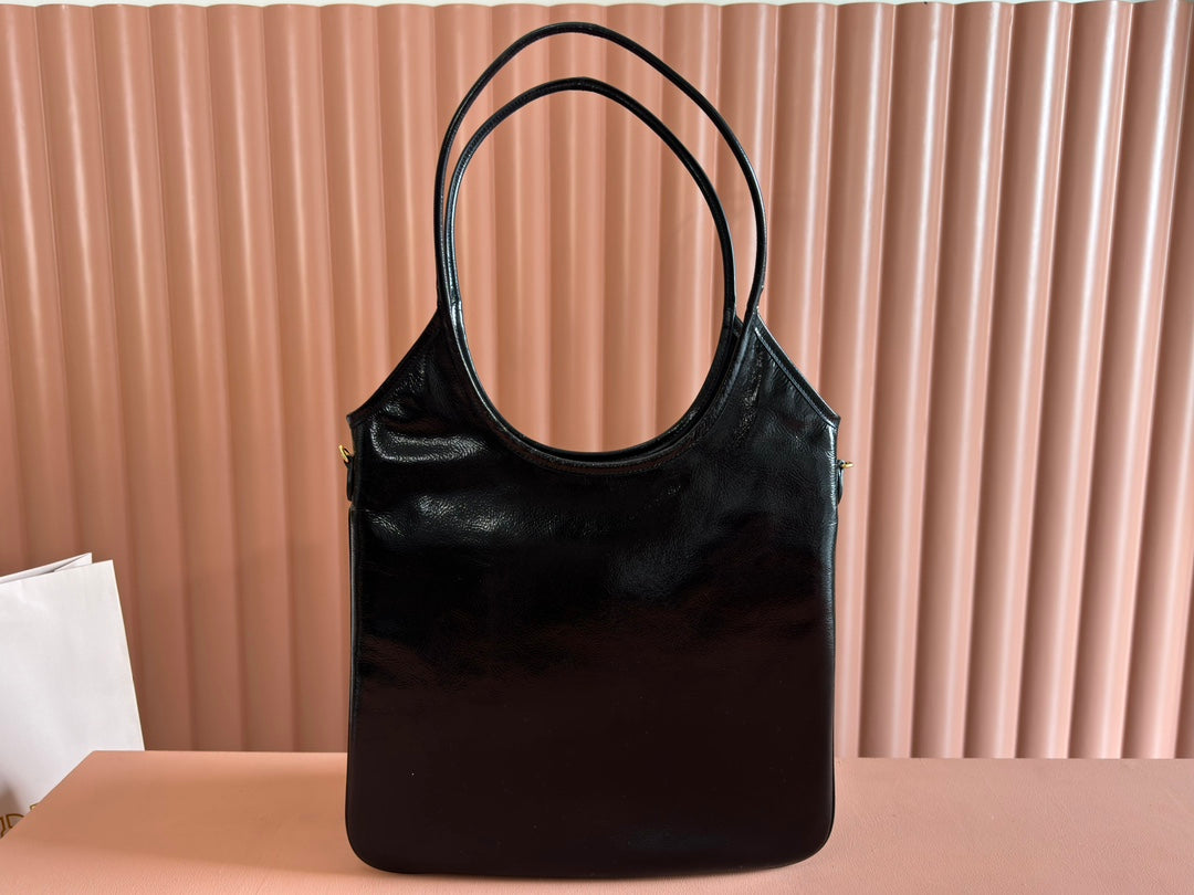 IVY 40 TOTE IN BLACK PATENT CALFSKIN GOLD HARDWARE