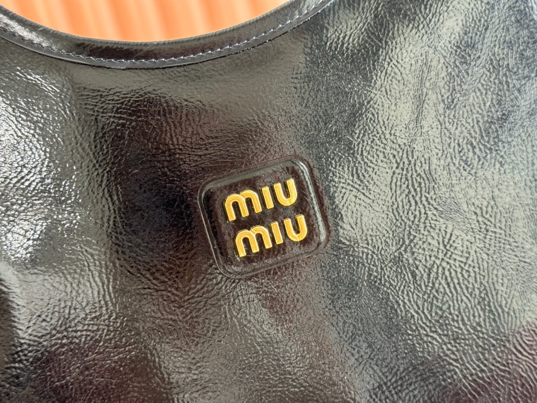IVY 40 TOTE IN BLACK PATENT CALFSKIN GOLD HARDWARE