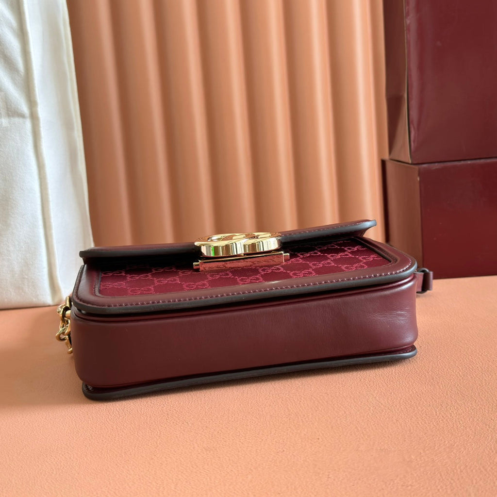 GO SMALL SHOULDER BAG 21.5 IN ROSSO ANCORA RED GG CANVAS