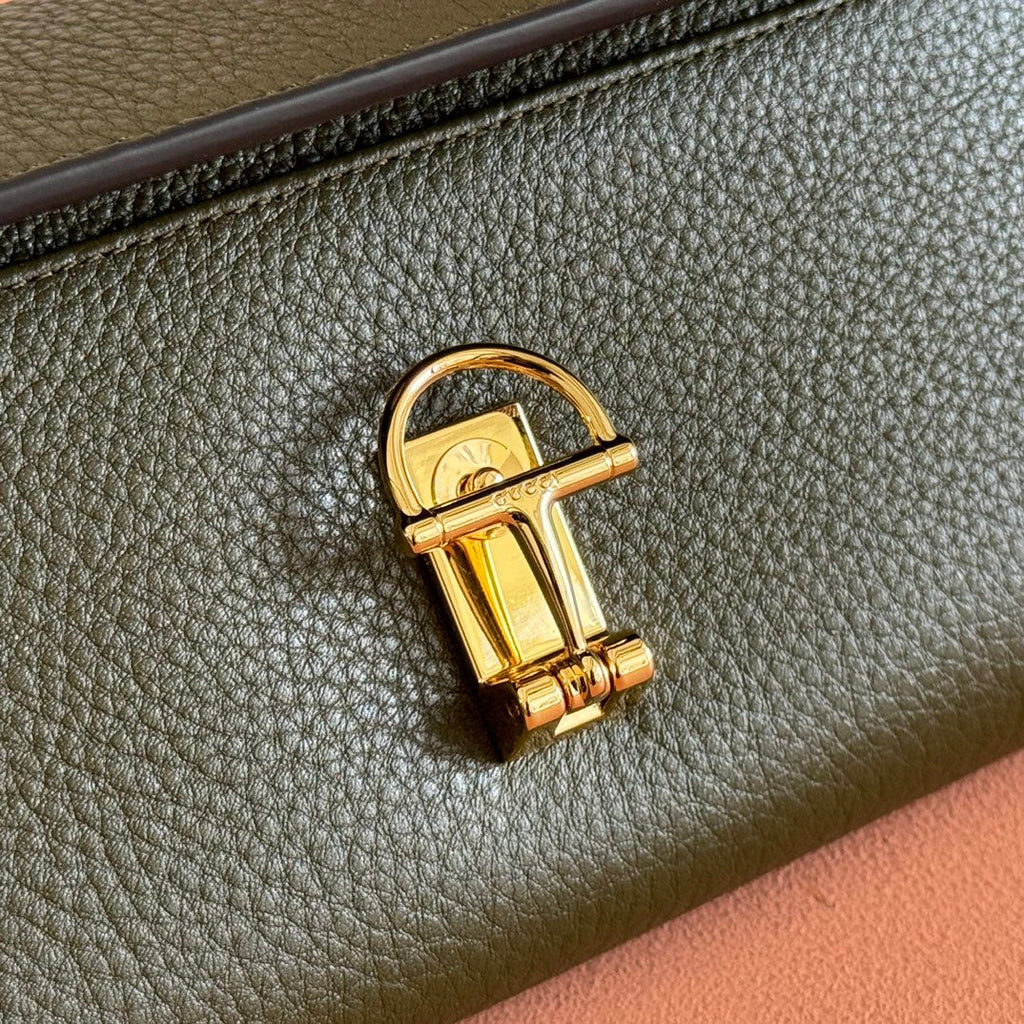 SOFTBIT CONTINENTAL WALLET 19 IN GREEN GRAINY CALFSKIN GOLD HARDWARE