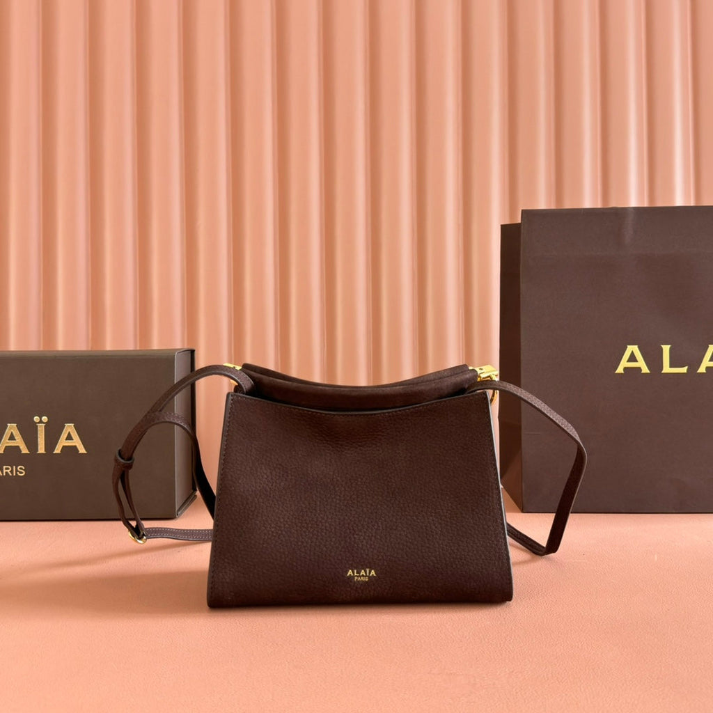 ALAIA 26S LE CLICK SHOULDER BAG 20 IN DARK BROWN GRAINED CALFSKIN