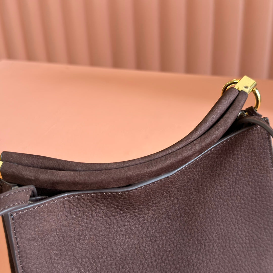 ALAIA 26S LE CLICK SHOULDER BAG 20 IN DARK BROWN GRAINED CALFSKIN