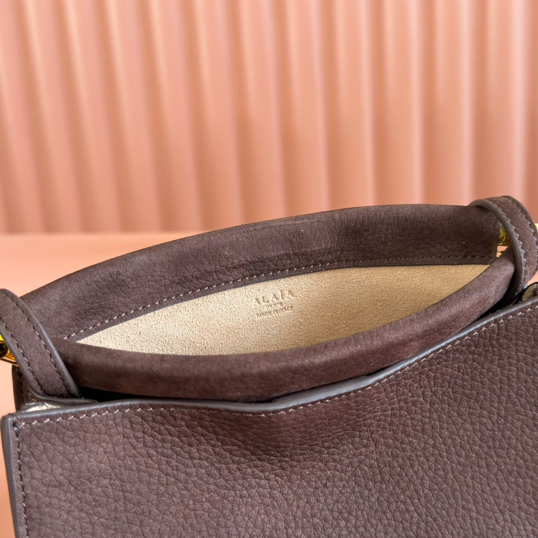 ALAIA 26S LE CLICK SHOULDER BAG 20 IN DARK BROWN GRAINED CALFSKIN