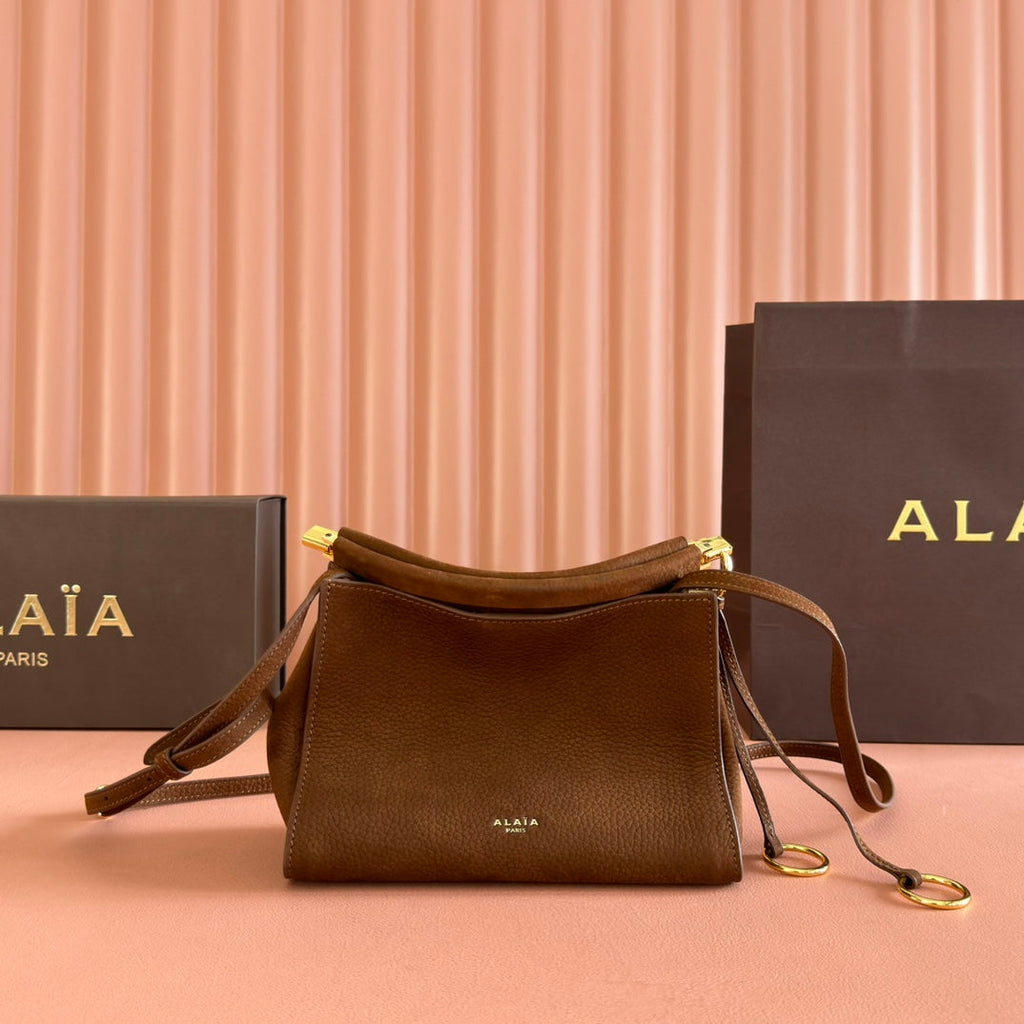 ALAIA 26S LE CLICK SHOULDER BAG 20 IN BROWN GRAINED CALFSKIN