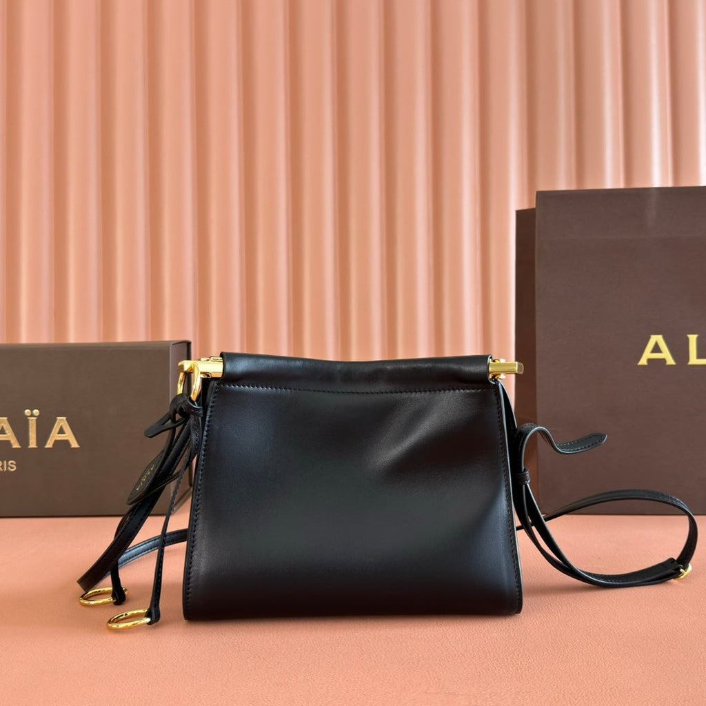 ALAIA 26S LE CLICK SHOULDER BAG 20 IN BLACK CALFSKIN