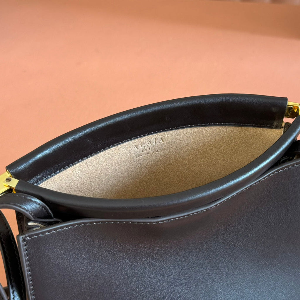 ALAIA 26S LE CLICK SHOULDER BAG 20 IN DARK BROWN CALFSKIN