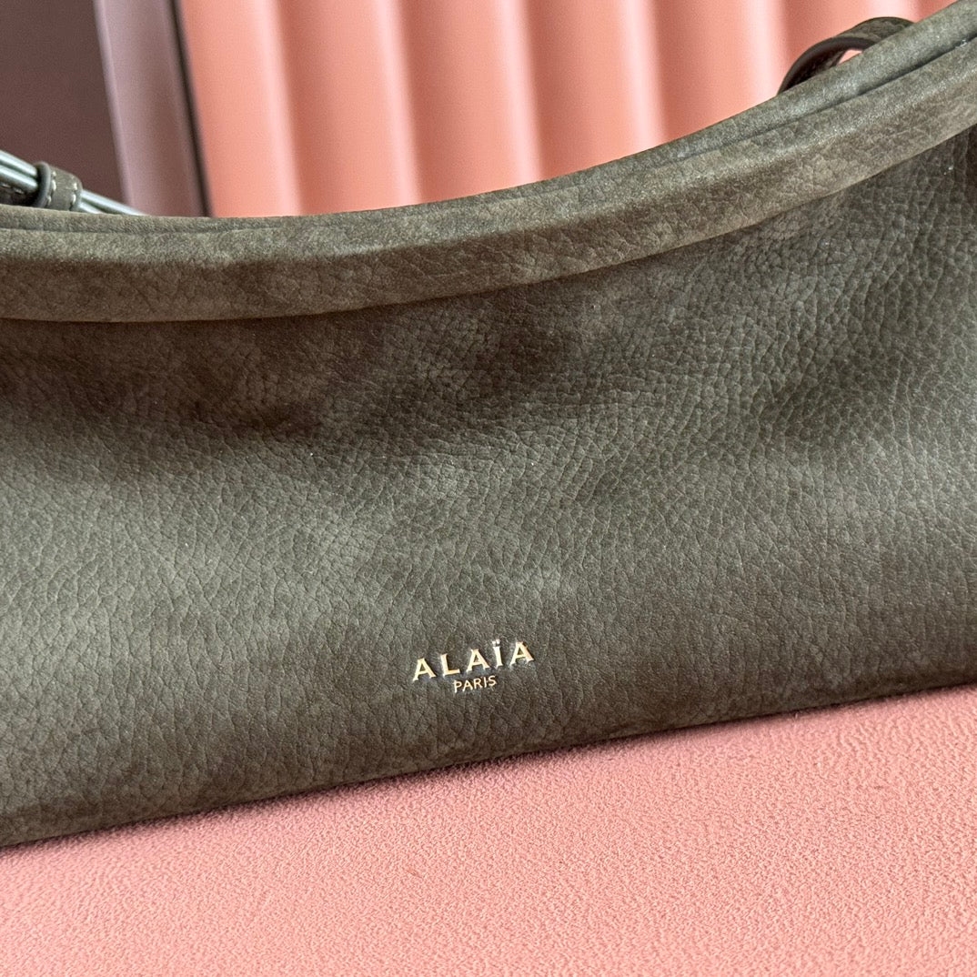 ALAIA 26S LE CLICK BAG 25 IN DARK MOSS GREEN GRAINED CALFSKIN