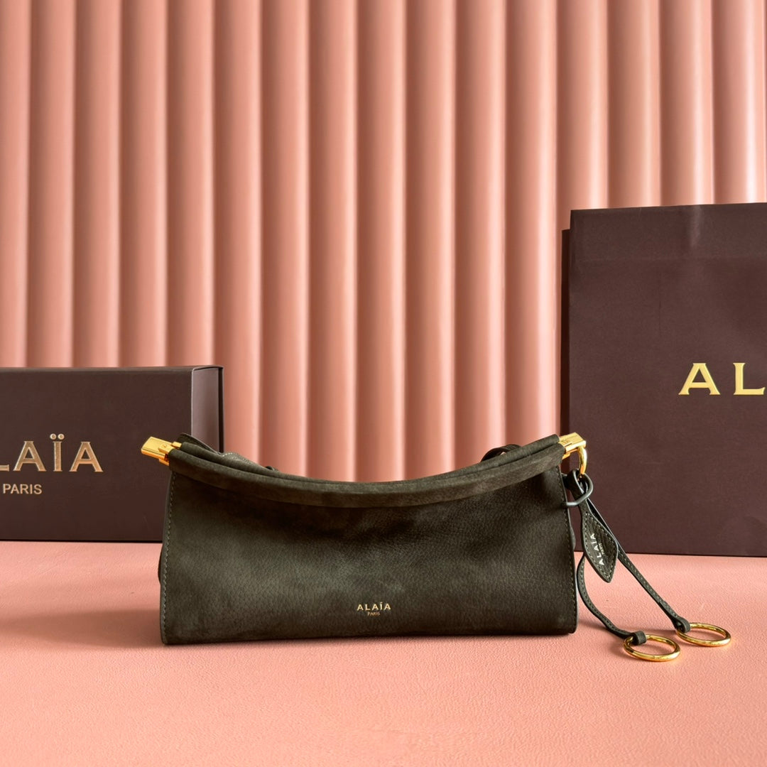 ALAIA 26S LE CLICK BAG 25 IN DARK MOSS GREEN GRAINED CALFSKIN