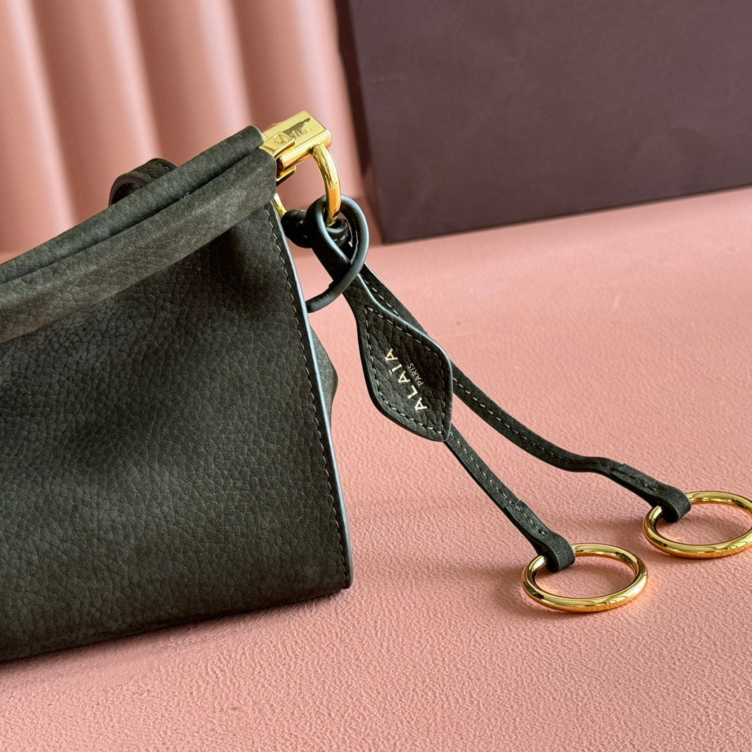 ALAIA 26S LE CLICK BAG 25 IN DARK MOSS GREEN GRAINED CALFSKIN