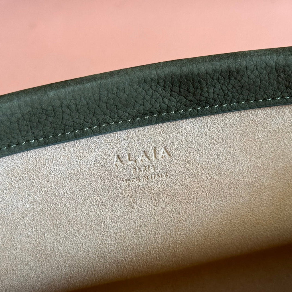 ALAIA 26S LE CLICK BAG 30 IN DARK MOSS GREEN GRAINED CALFSKIN