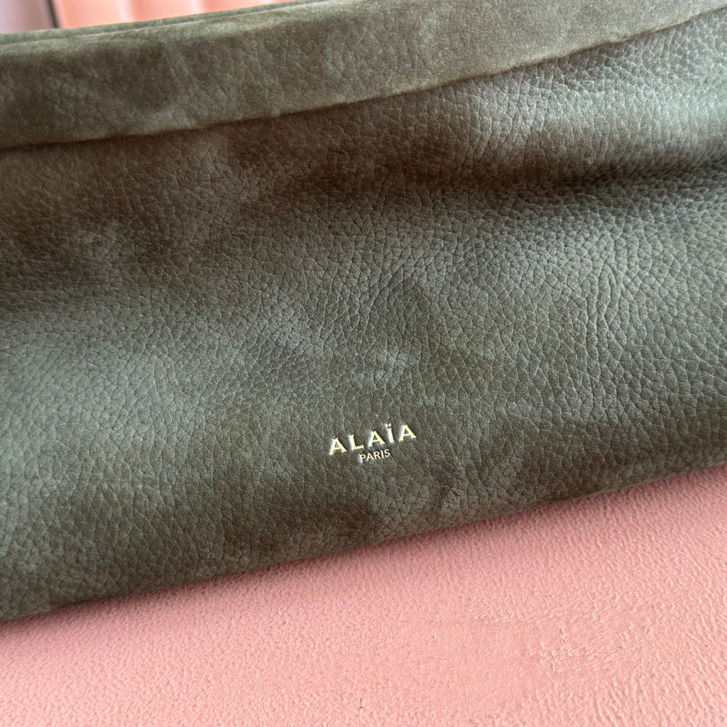ALAIA 26S LE CLICK BAG 30 IN DARK MOSS GREEN GRAINED CALFSKIN