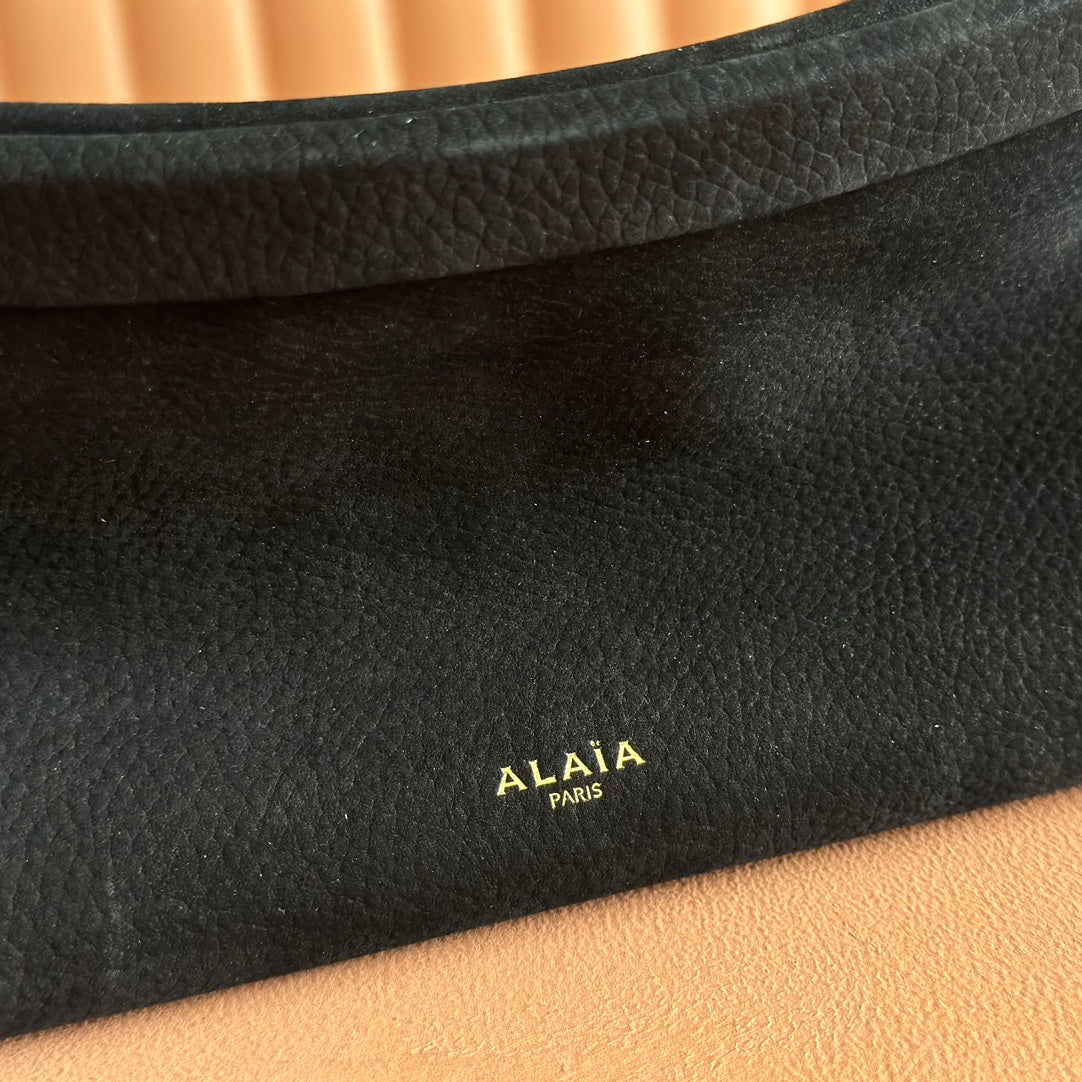 ALAIA 26S LE CLICK BAG 30 IN BLACK GRAINED CALFSKIN