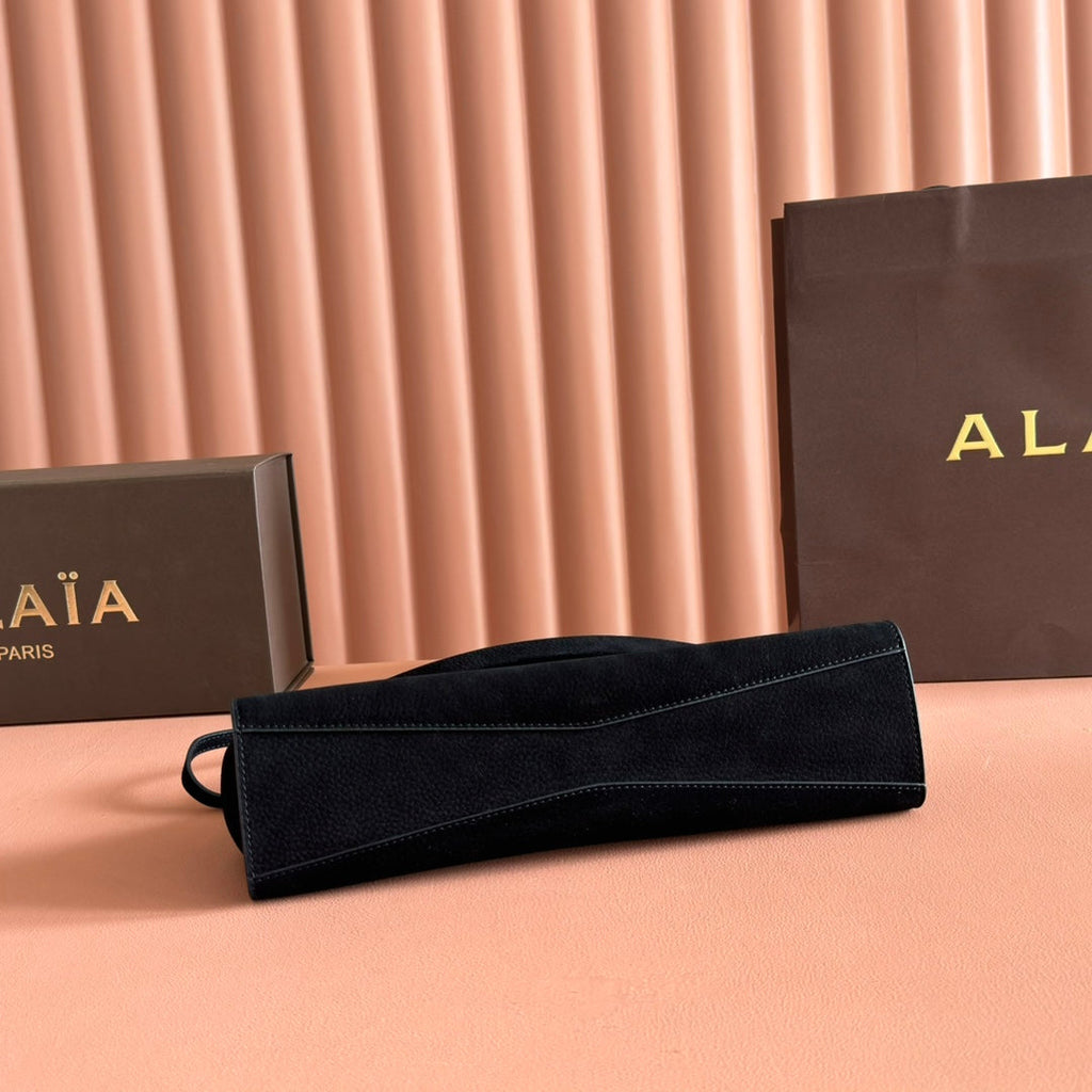ALAIA 26S LE CLICK BAG 30 IN BLACK GRAINED CALFSKIN