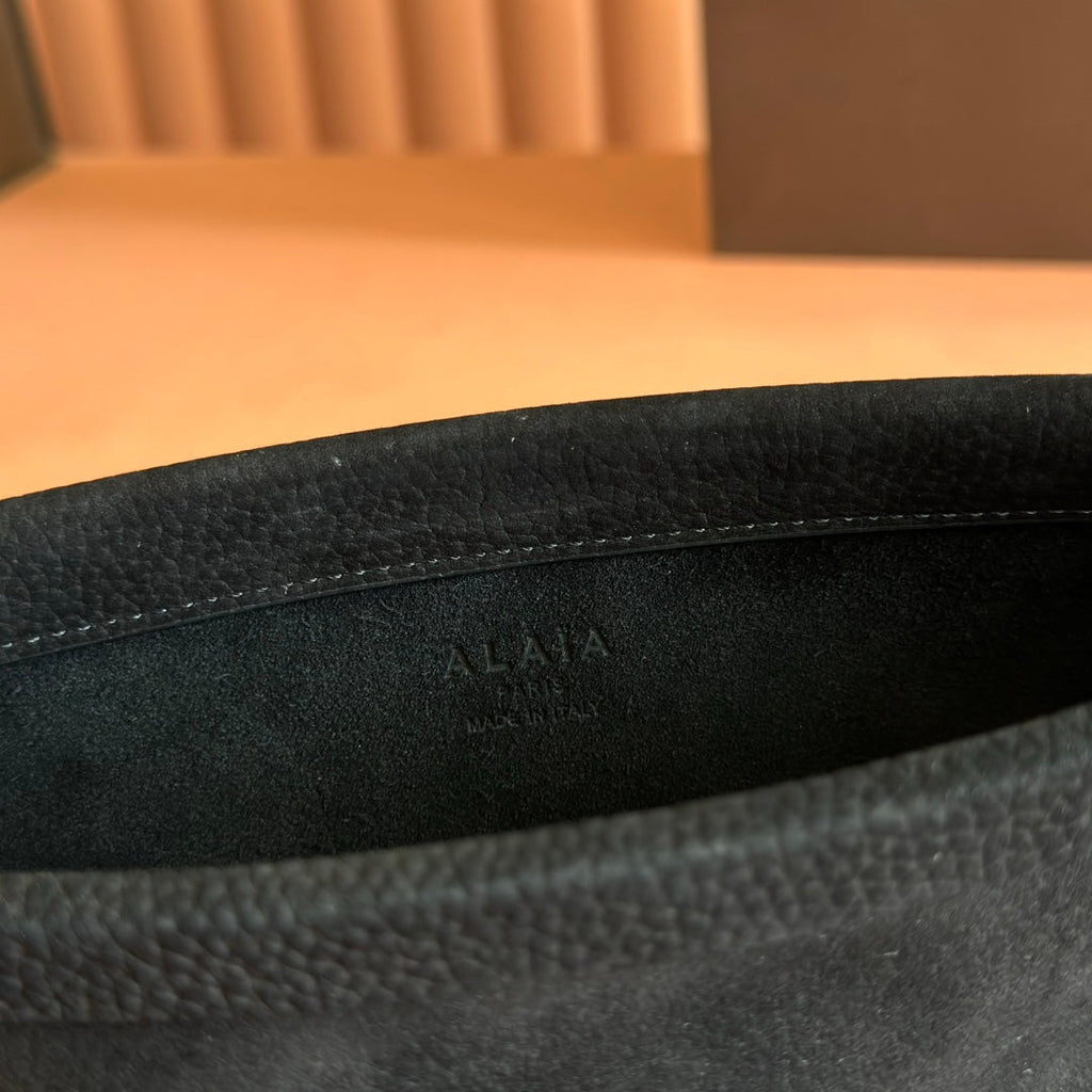 ALAIA 26S LE CLICK BAG 25 IN BLACK GRAINED CALFSKIN