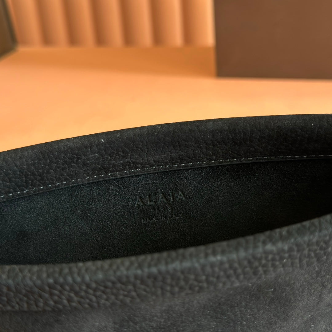 ALAIA 26S LE CLICK BAG 25 IN BLACK GRAINED CALFSKIN