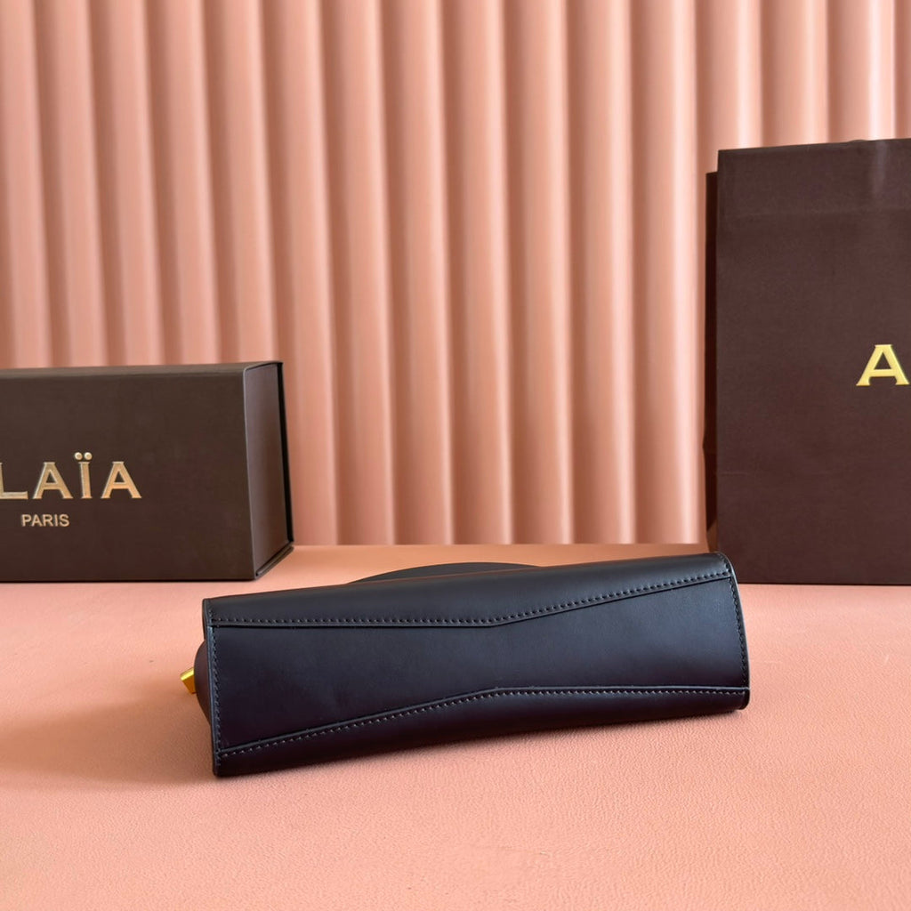ALAIA 26S LE CLICK BAG 25 IN BROWN NEAR BLACK CALFSKIN