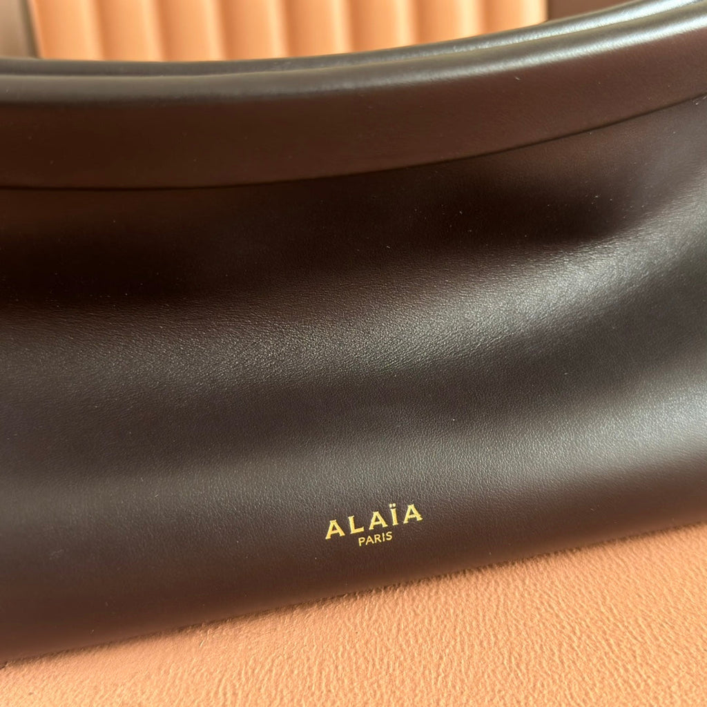 ALAIA 26S LE CLICK BAG 30 IN BROWN NEAR BLACK CALFSKIN