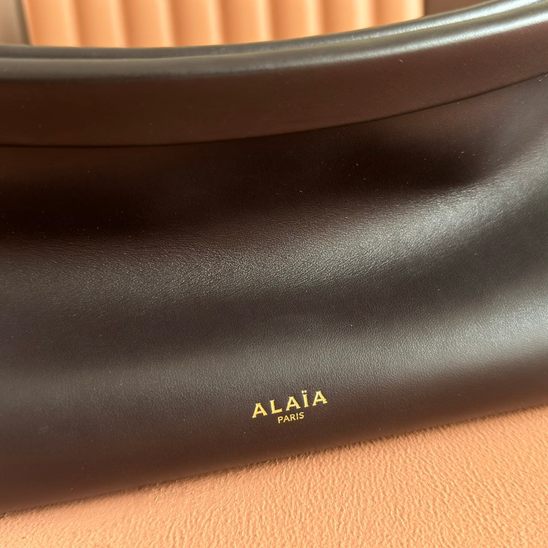 ALAIA 26S LE CLICK BAG 30 IN BROWN NEAR BLACK CALFSKIN