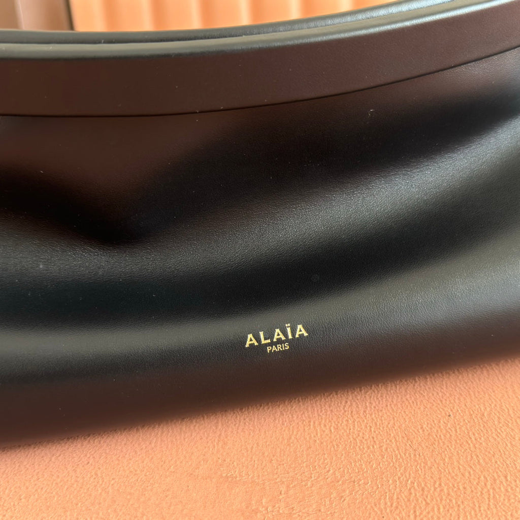 ALAIA 26S LE CLICK BAG 30 IN BLACK CALFSKIN