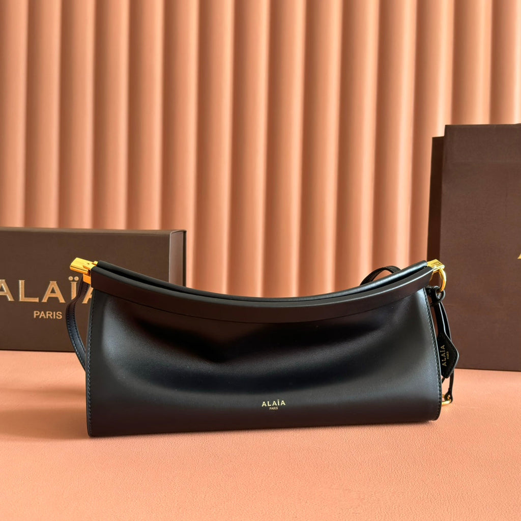 ALAIA 26S LE CLICK BAG 30 IN BLACK CALFSKIN