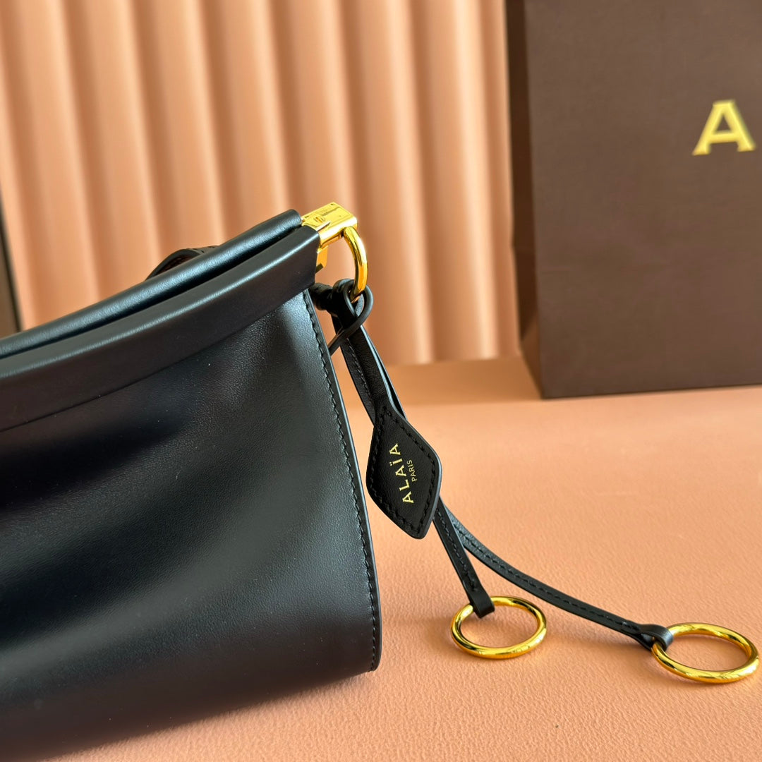 ALAIA 26S LE CLICK BAG 30 IN BLACK CALFSKIN