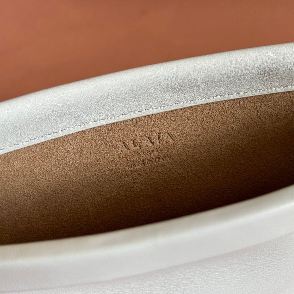 ALAIA 26S LE CLICK BAG 25 IN WHITE CALFSKIN