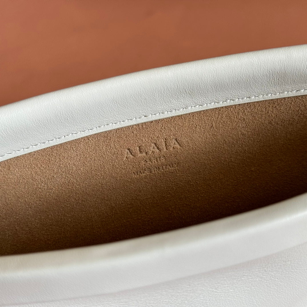ALAIA 26S LE CLICK BAG 25 IN WHITE CALFSKIN