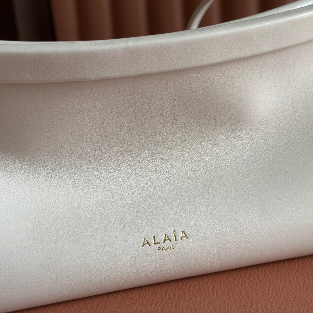 ALAIA 26S LE CLICK BAG 25 IN WHITE CALFSKIN