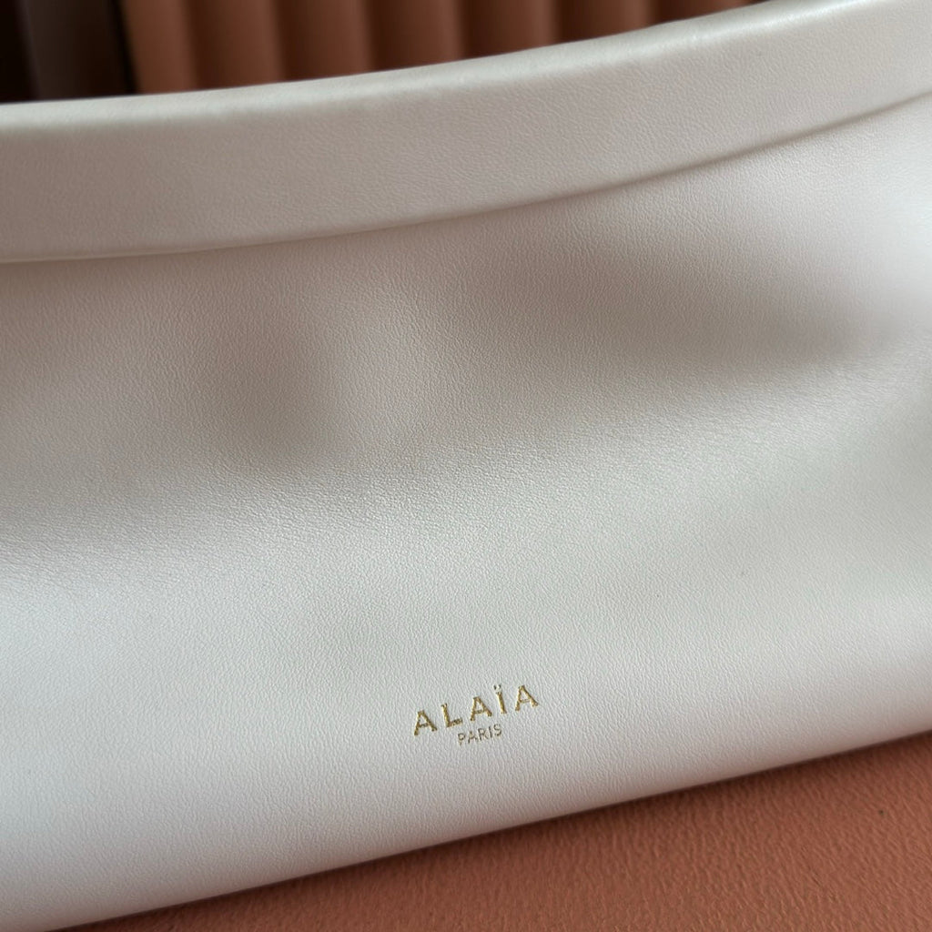 ALAIA 26S LE CLICK BAG 30 IN WHITE CALFSKIN