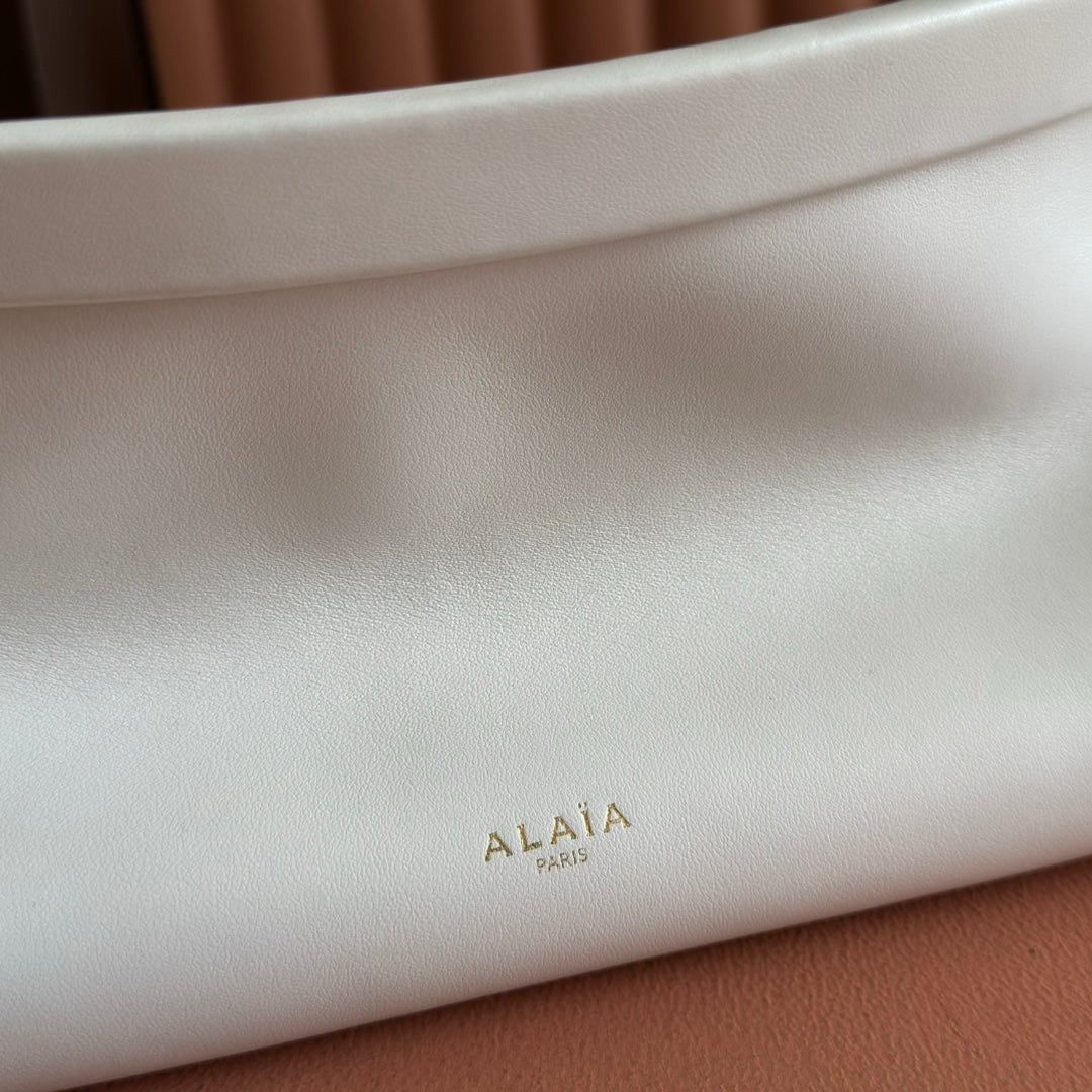 ALAIA 26S LE CLICK BAG 30 IN WHITE CALFSKIN