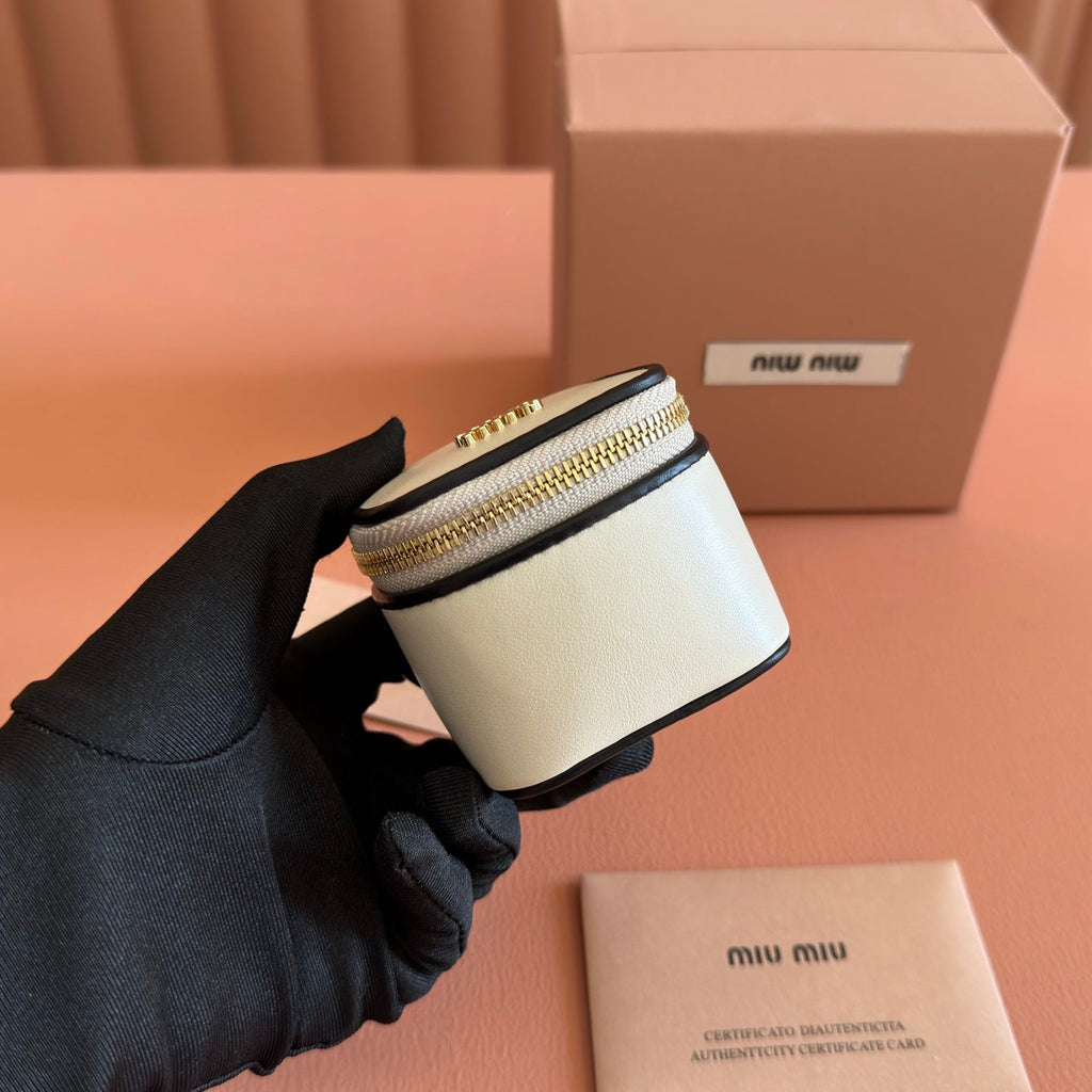 MIUMIU 26S EARPHONE CASE 6 IN WHITE CALFSKIN GOLD HARDWARE