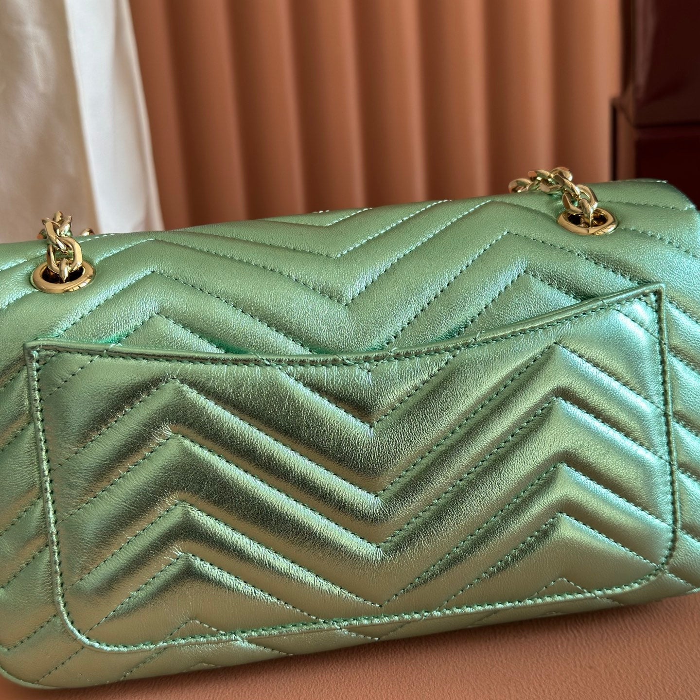 GUCCI 26S GG MARMONT BAG 26 IN METALLIC PALE GREEN LAMBSKIN