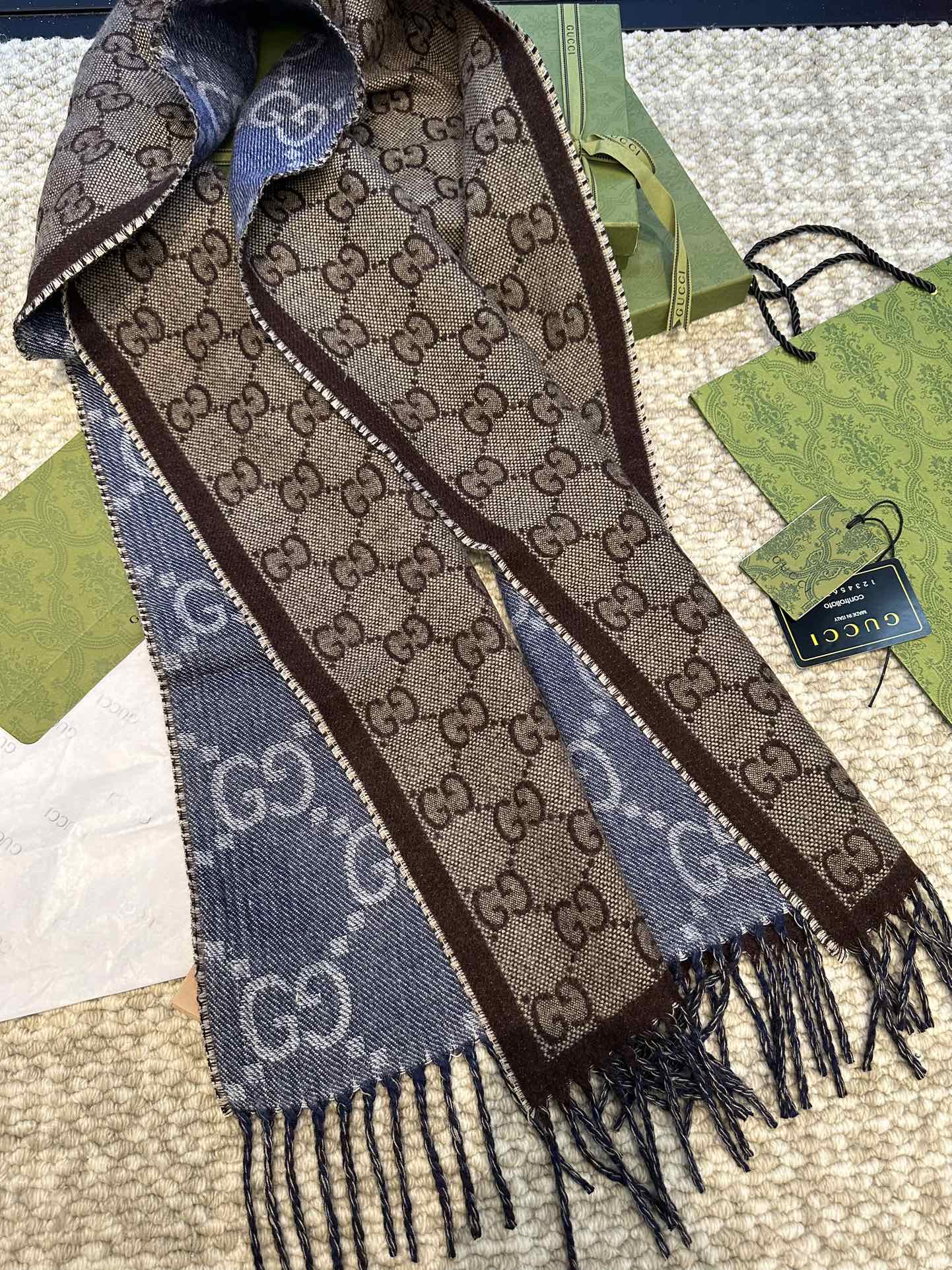 GUCCI 26S SCARF IN CASHMERE 316615