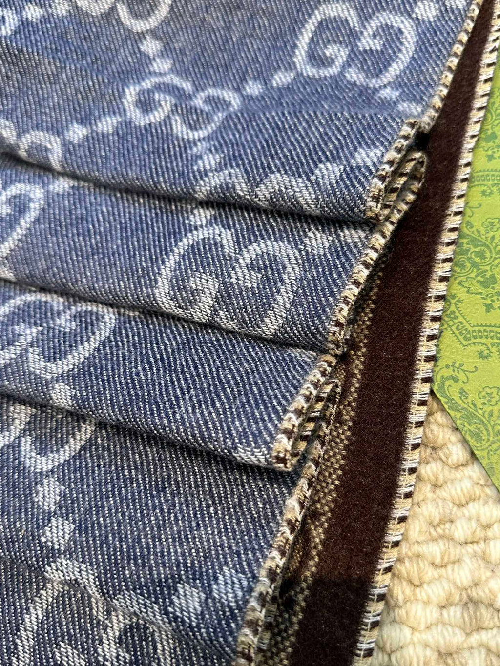 GUCCI 26S SCARF IN CASHMERE 316615