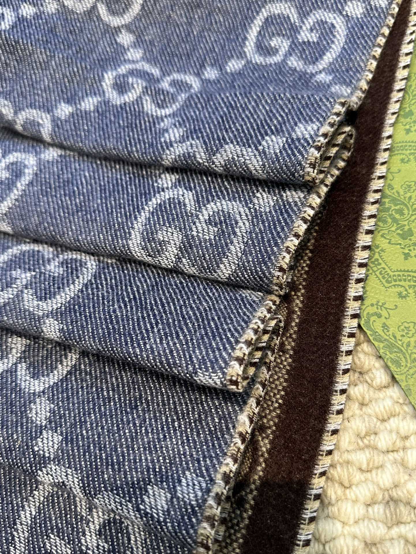 GUCCI 26S SCARF IN CASHMERE 316615