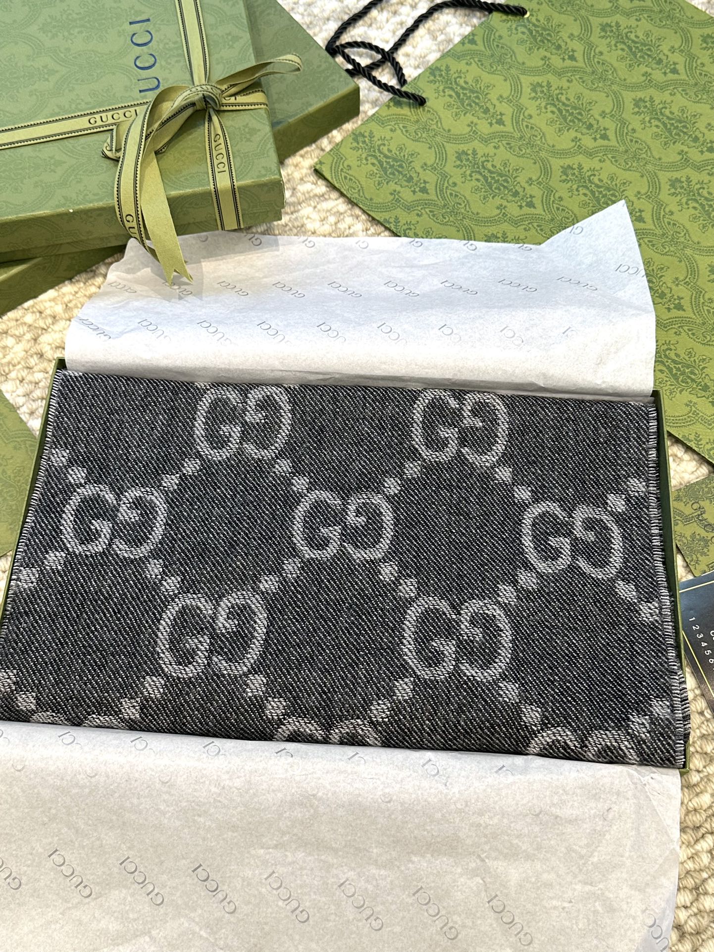 GUCCI 26S SCARF IN CASHMERE 316614