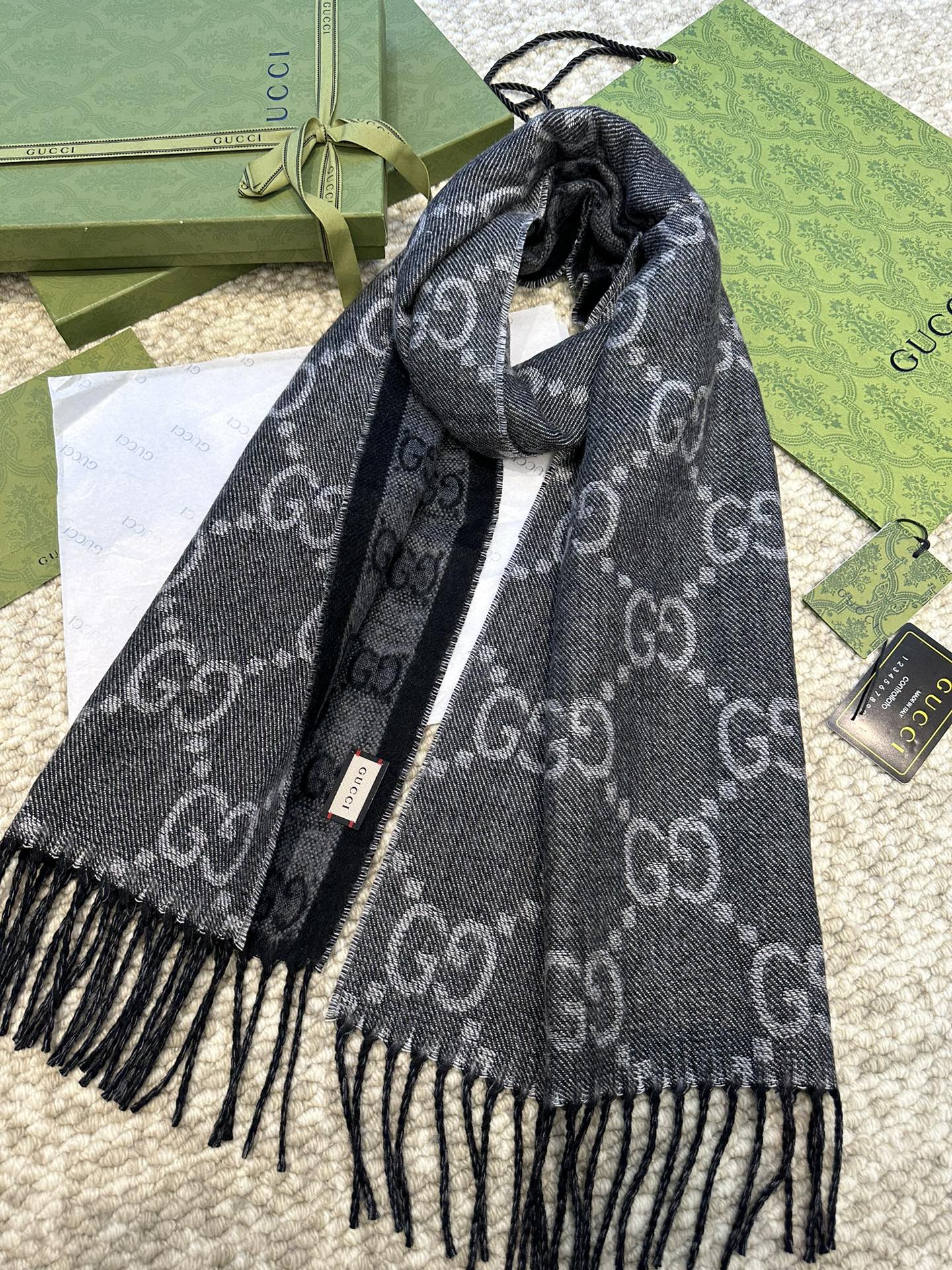 GUCCI 26S SCARF IN CASHMERE 316614
