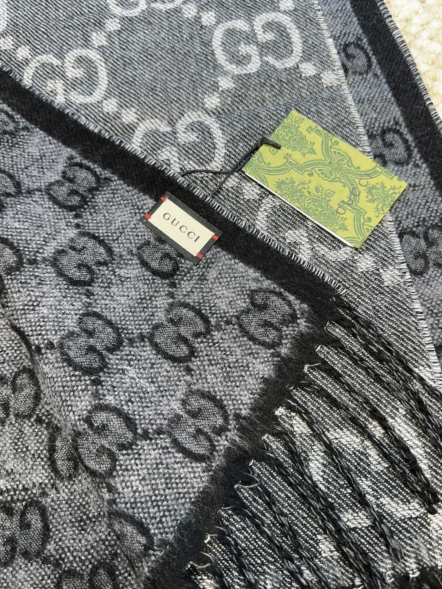 GUCCI 26S SCARF IN CASHMERE 316614