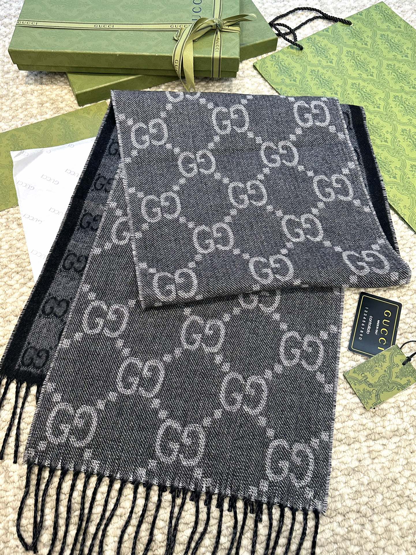 GUCCI 26S SCARF IN CASHMERE 316614