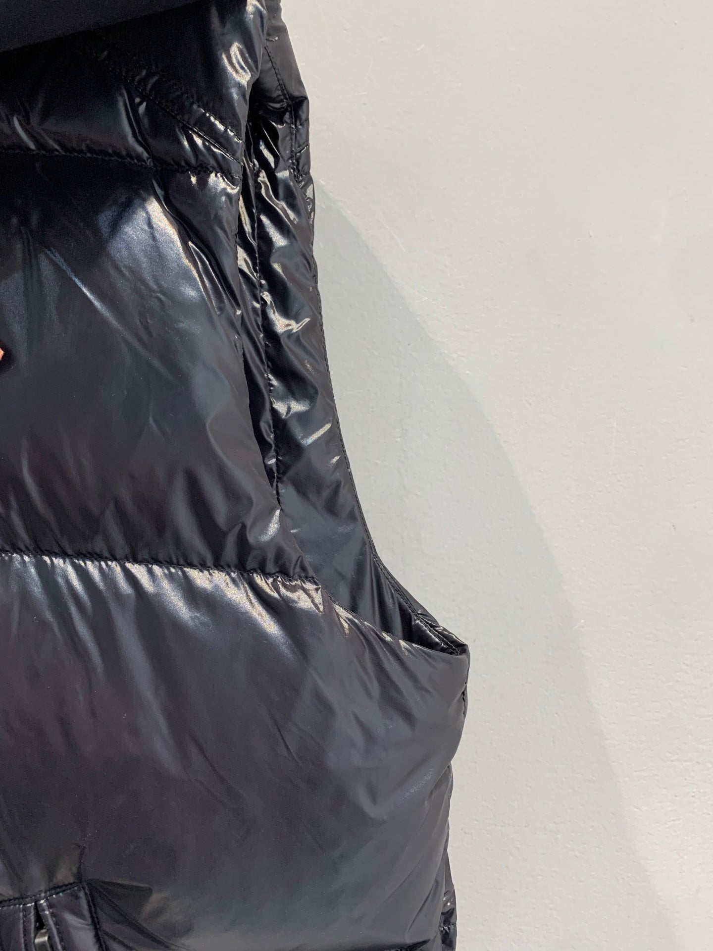 MONCLER 25S SLEEVELESS JACKET 372