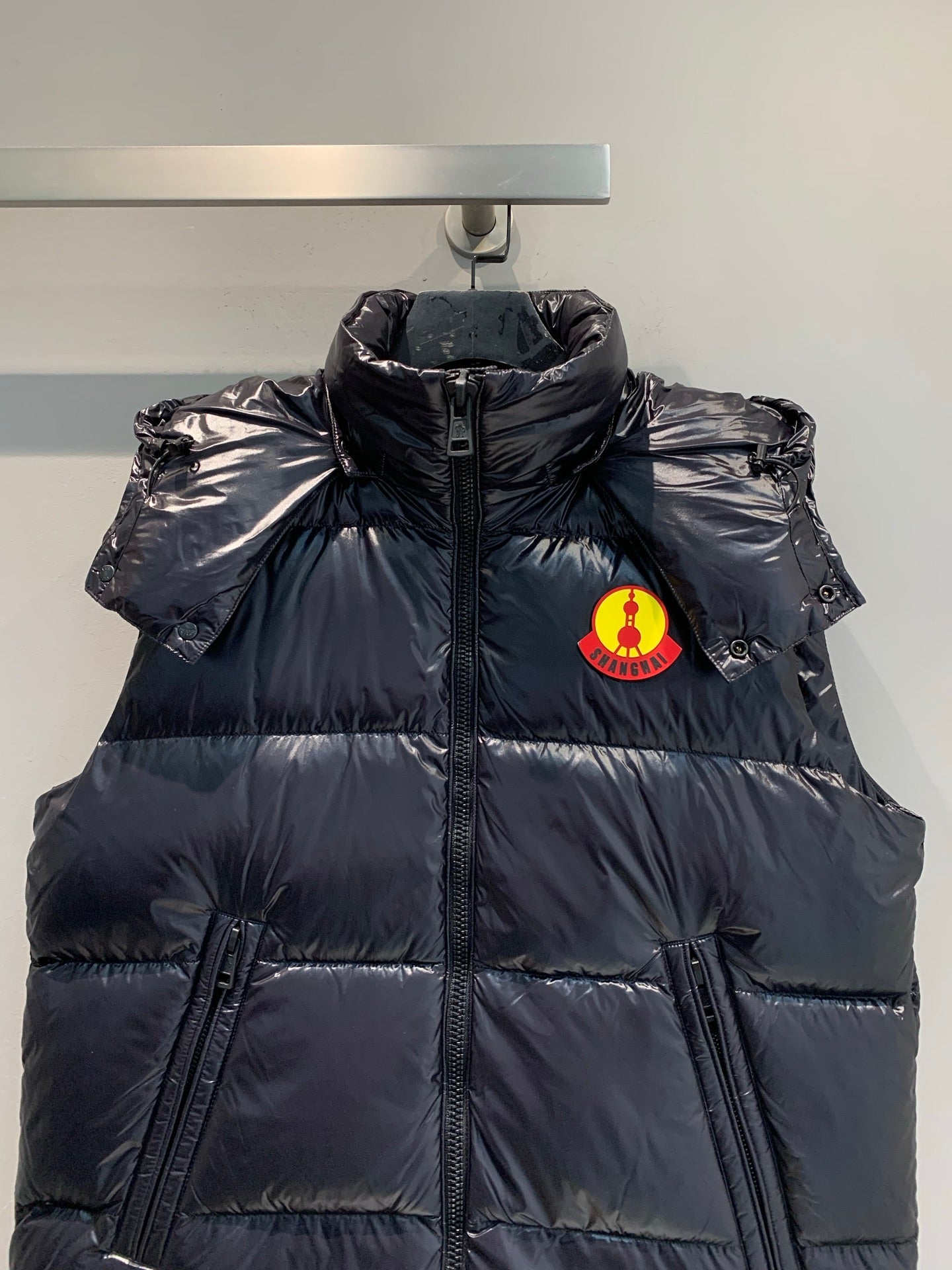 MONCLER 25S SLEEVELESS JACKET 372